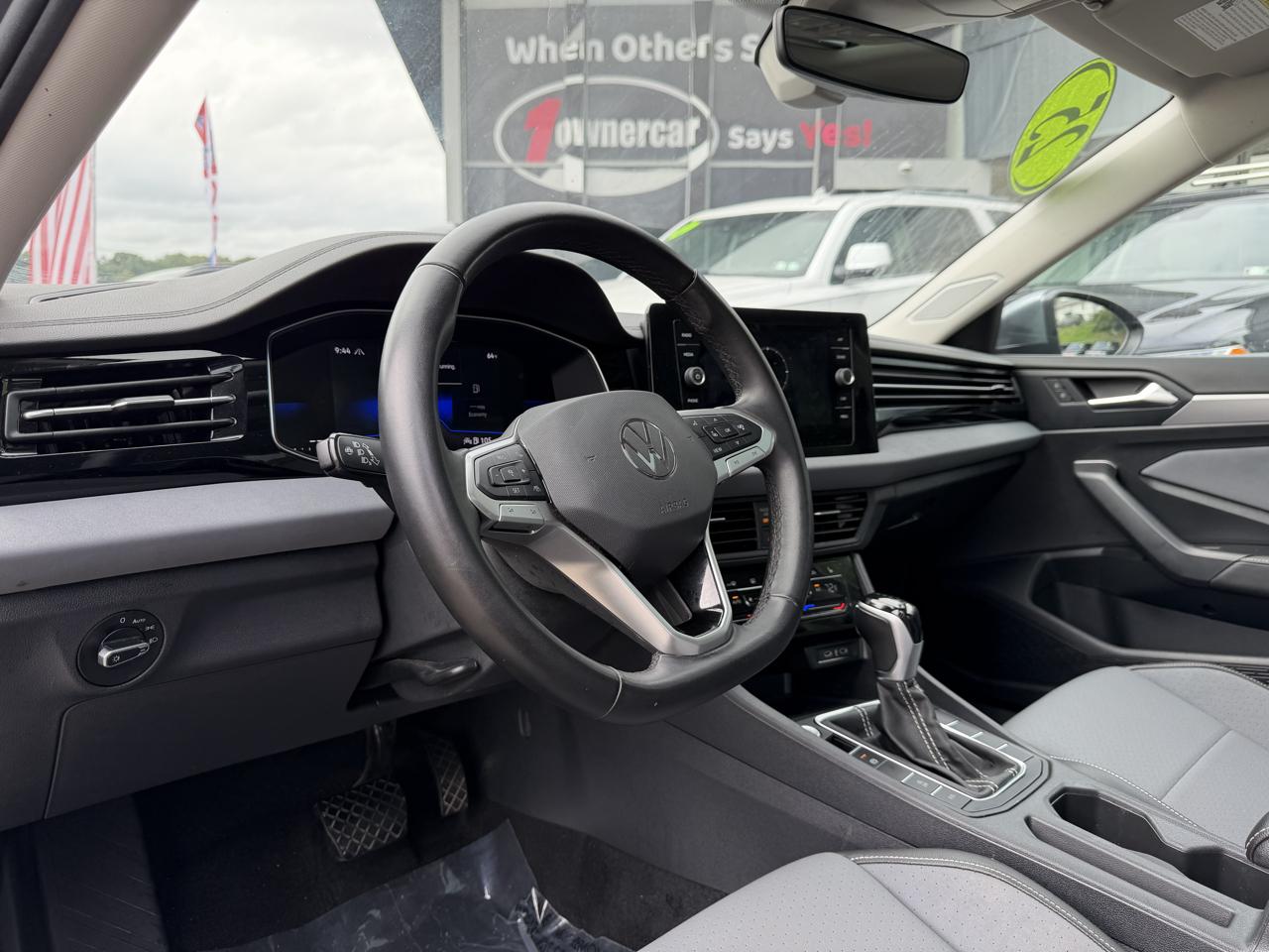 Volkswagen Jetta SE Auto 2025