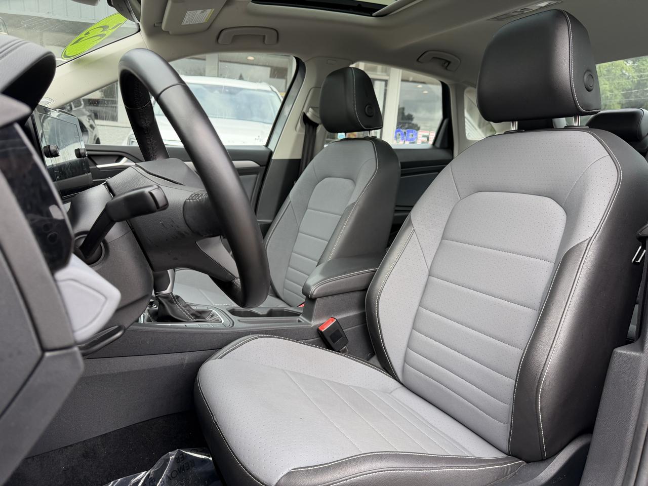 Volkswagen Jetta SE Auto 2025