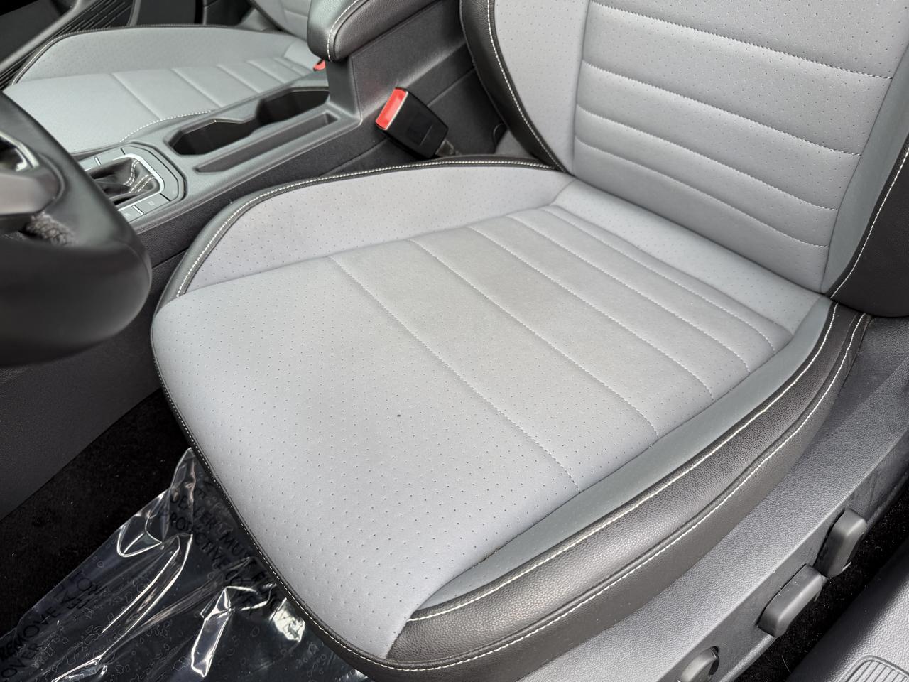 Volkswagen Jetta SE Auto 2025