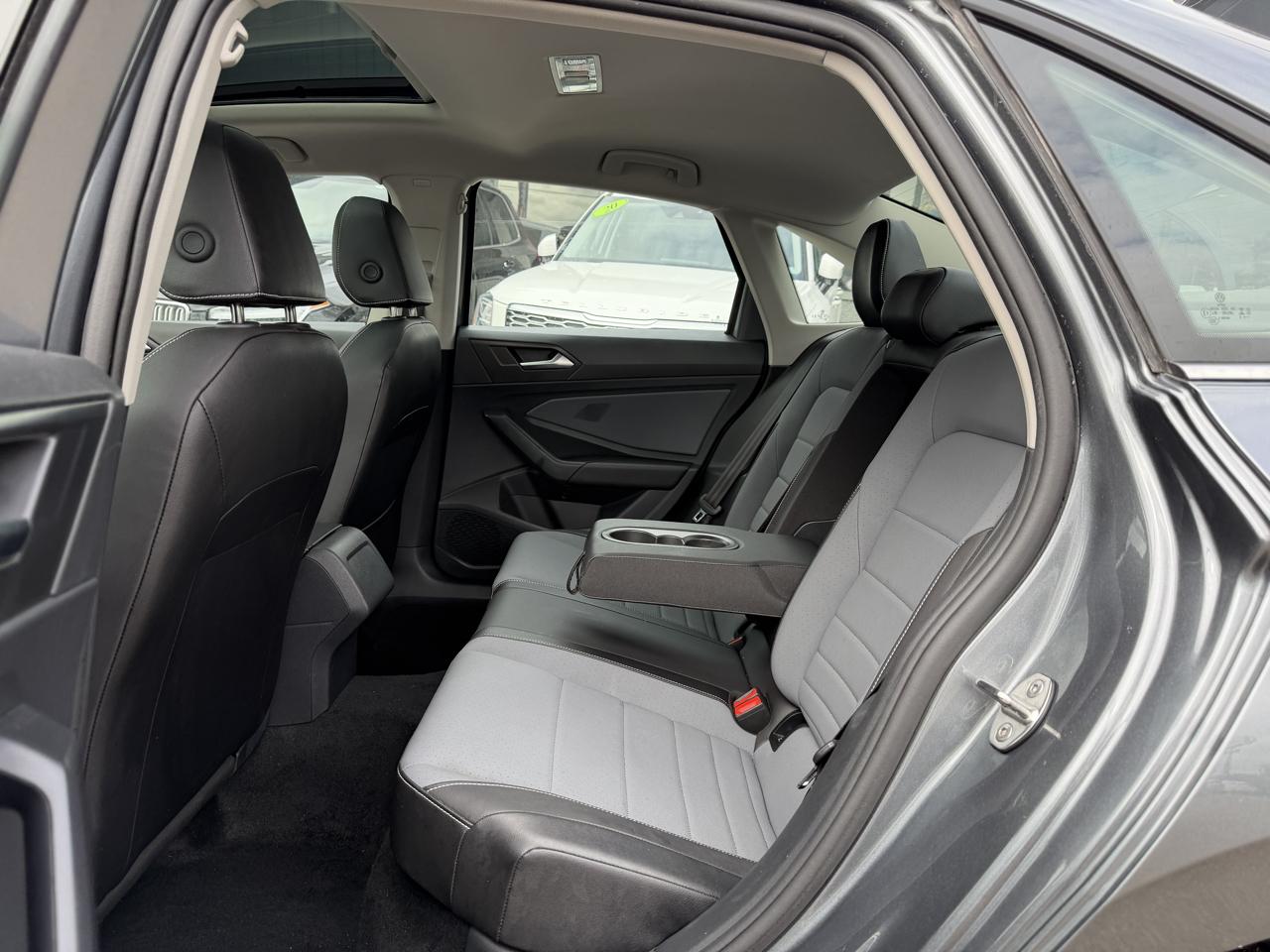 Volkswagen Jetta SE Auto 2025