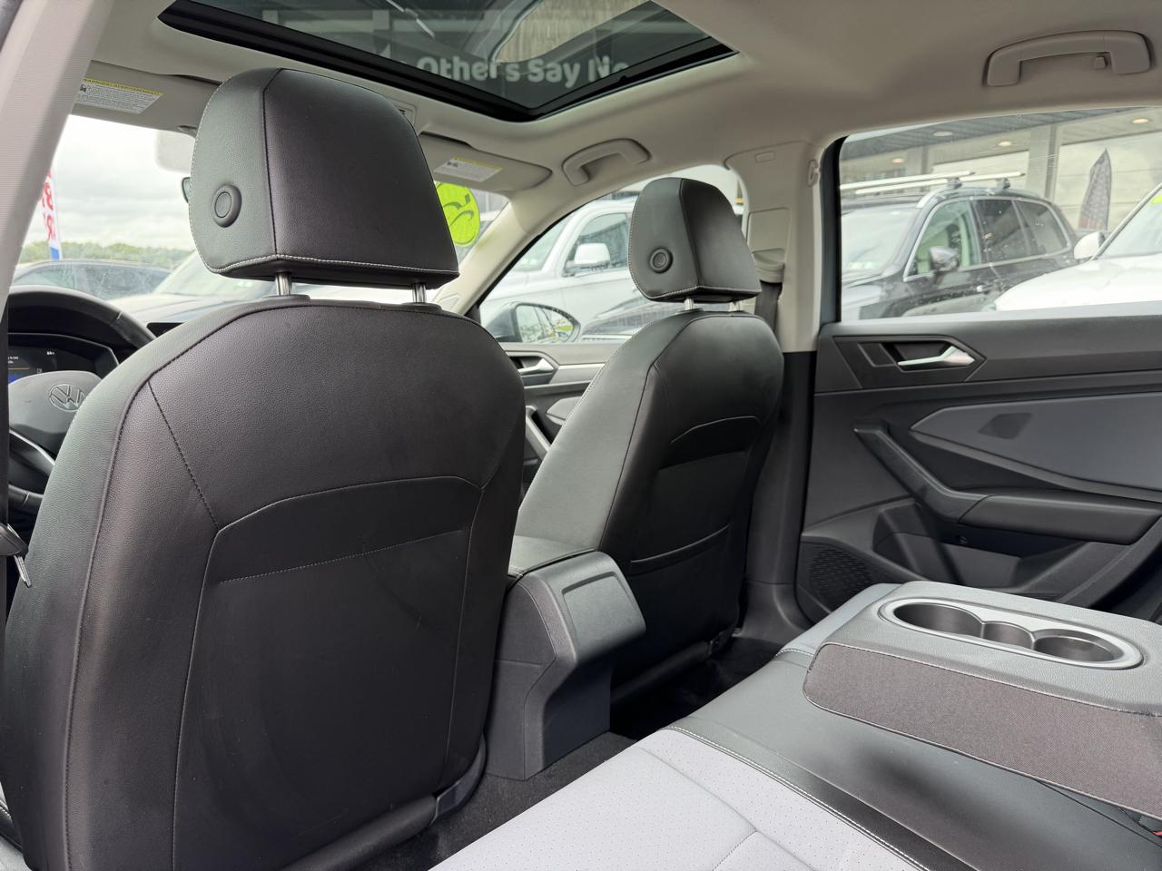 Volkswagen Jetta SE Auto 2025