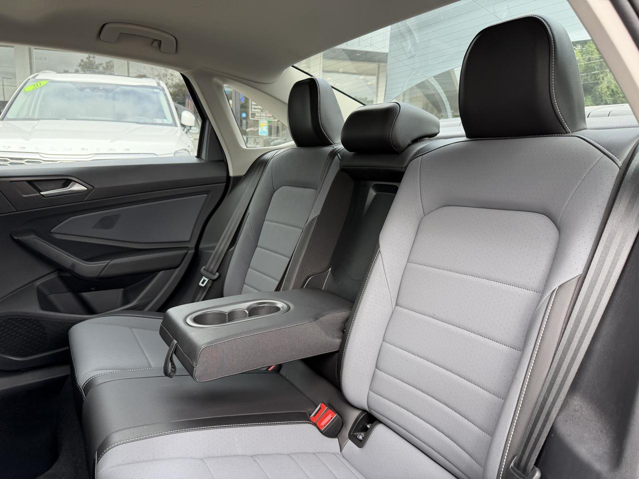 Volkswagen Jetta SE Auto 2025