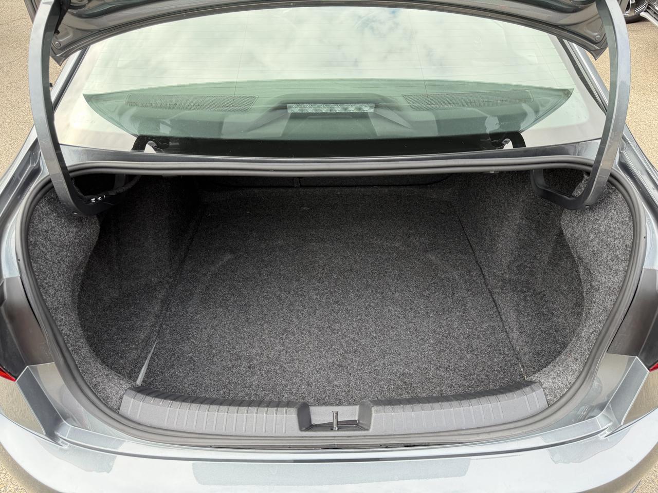 Volkswagen Jetta SE Auto 2025
