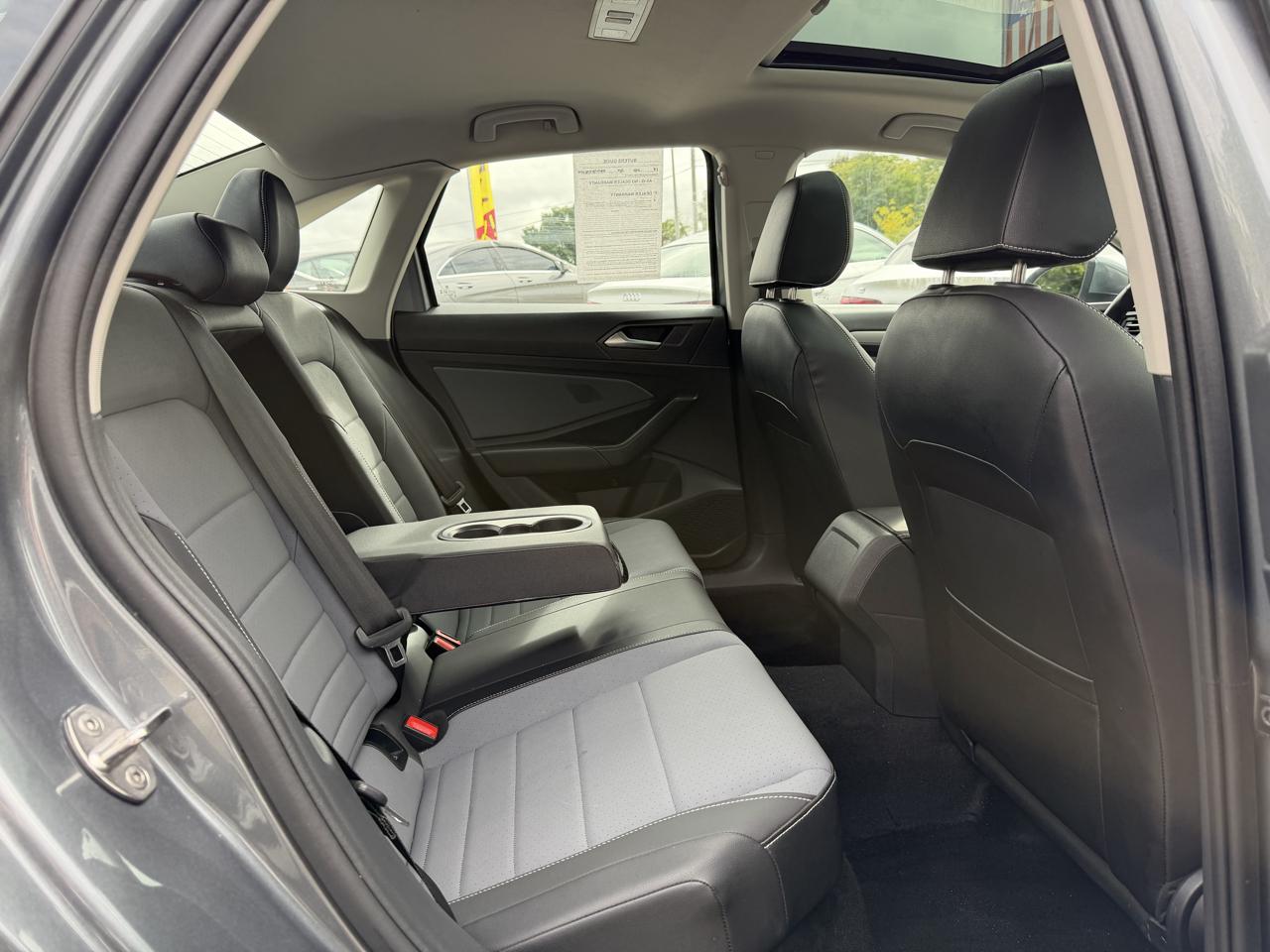 Volkswagen Jetta SE Auto 2025