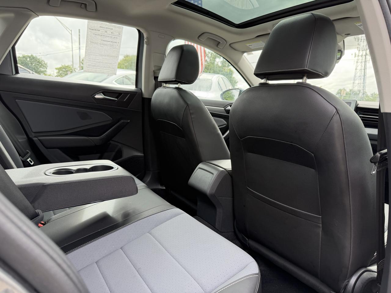 Volkswagen Jetta SE Auto 2025