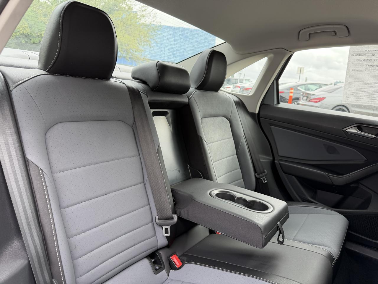 Volkswagen Jetta SE Auto 2025