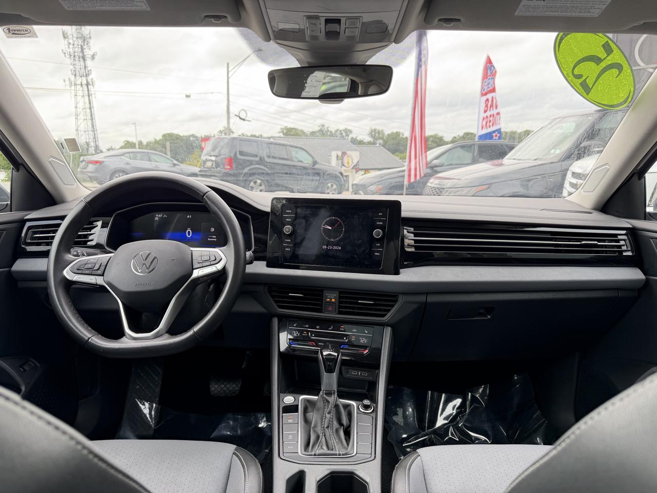 Volkswagen Jetta SE Auto 2025