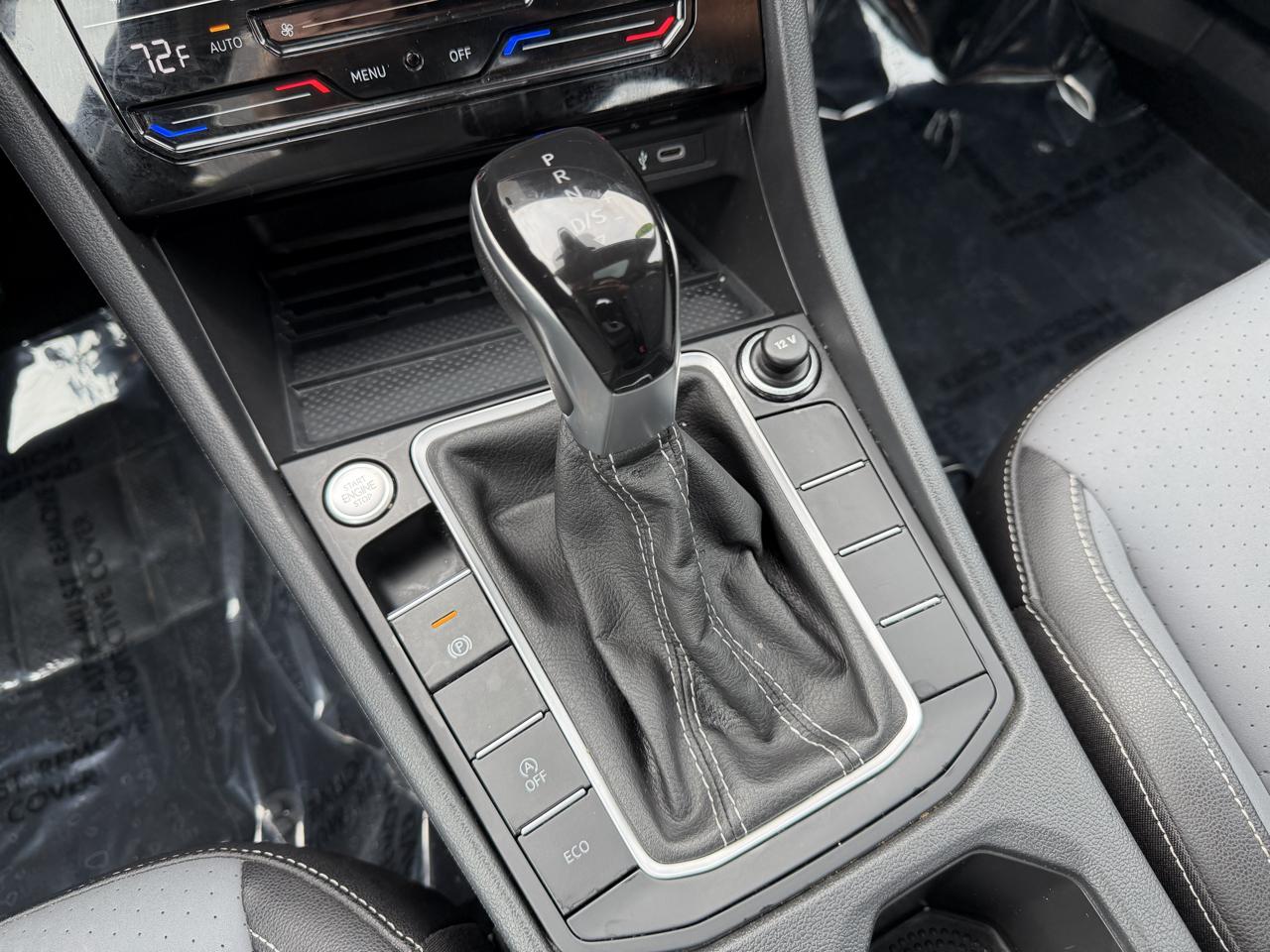 Volkswagen Jetta SE Auto 2025