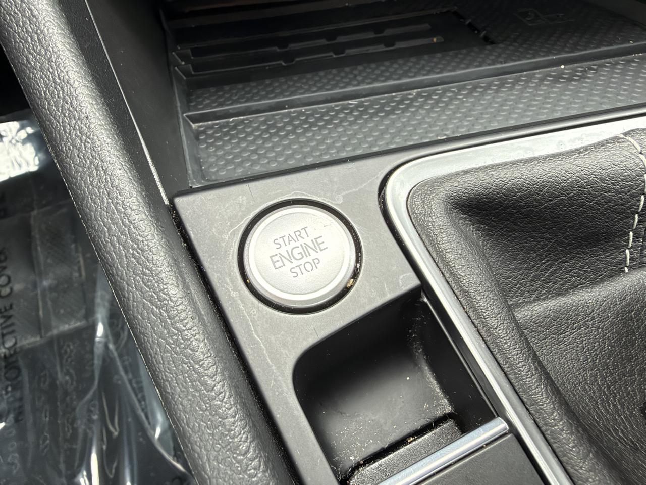 Volkswagen Jetta SE Auto 2025