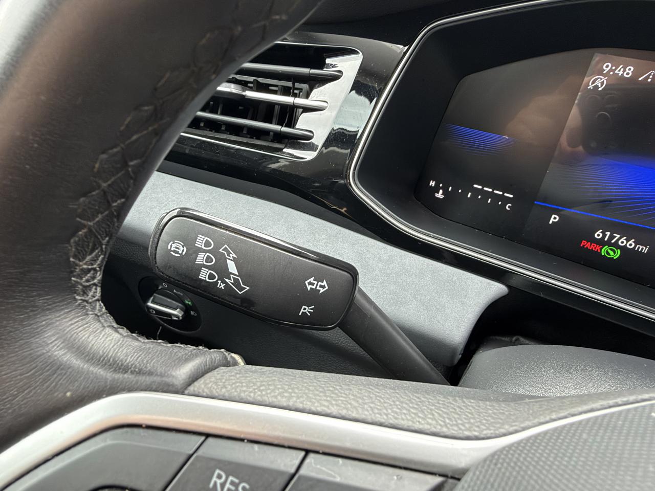 Volkswagen Jetta SE Auto 2025
