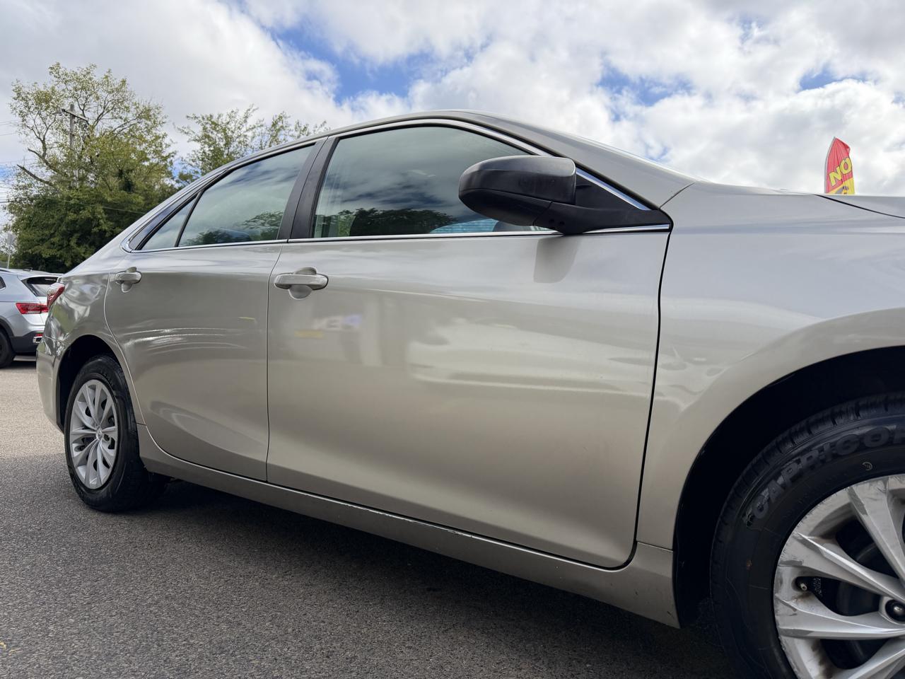 Toyota Camry 4dr Sdn I4 Auto XLE (Natl) 2015