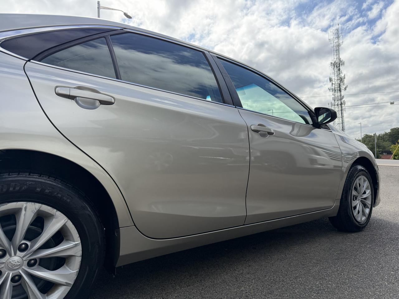 Toyota Camry 4dr Sdn I4 Auto XLE (Natl) 2015