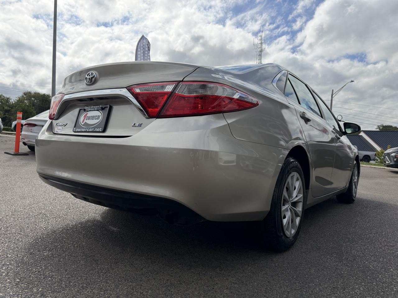 Toyota Camry 4dr Sdn I4 Auto XLE (Natl) 2015