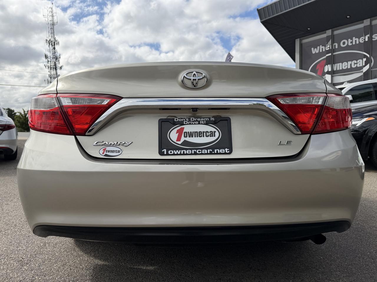 Toyota Camry 4dr Sdn I4 Auto XLE (Natl) 2015