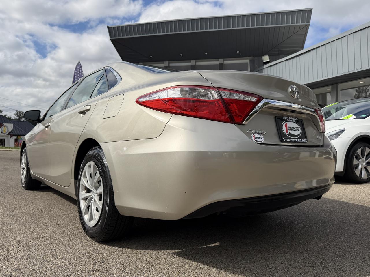 Toyota Camry 4dr Sdn I4 Auto XLE (Natl) 2015