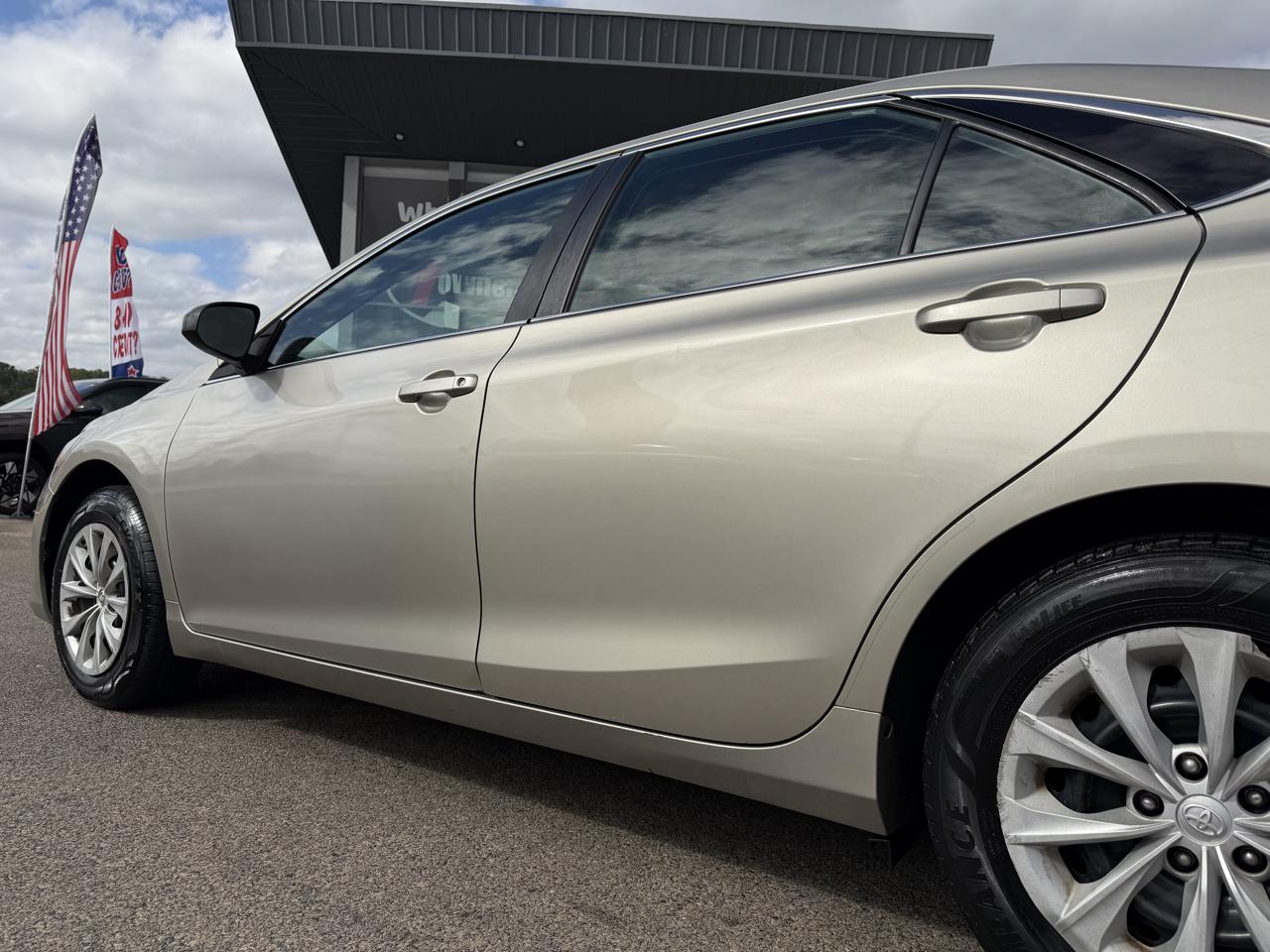 Toyota Camry 4dr Sdn I4 Auto XLE (Natl) 2015