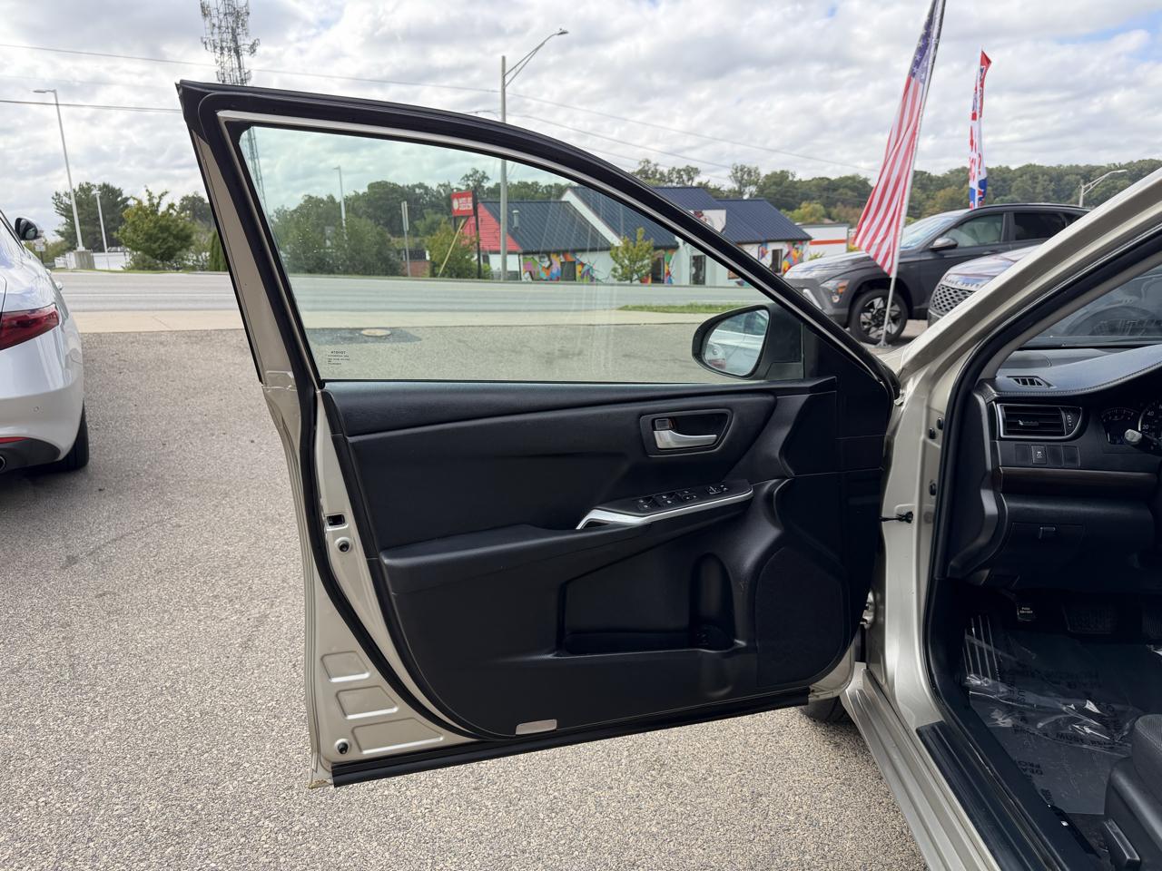Toyota Camry 4dr Sdn I4 Auto XLE (Natl) 2015