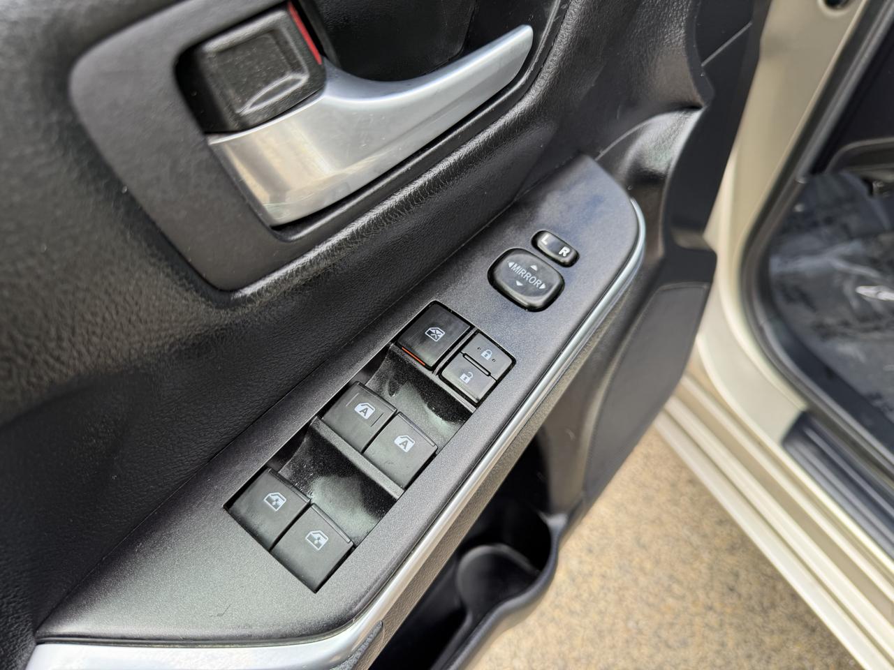 Toyota Camry 4dr Sdn I4 Auto XLE (Natl) 2015