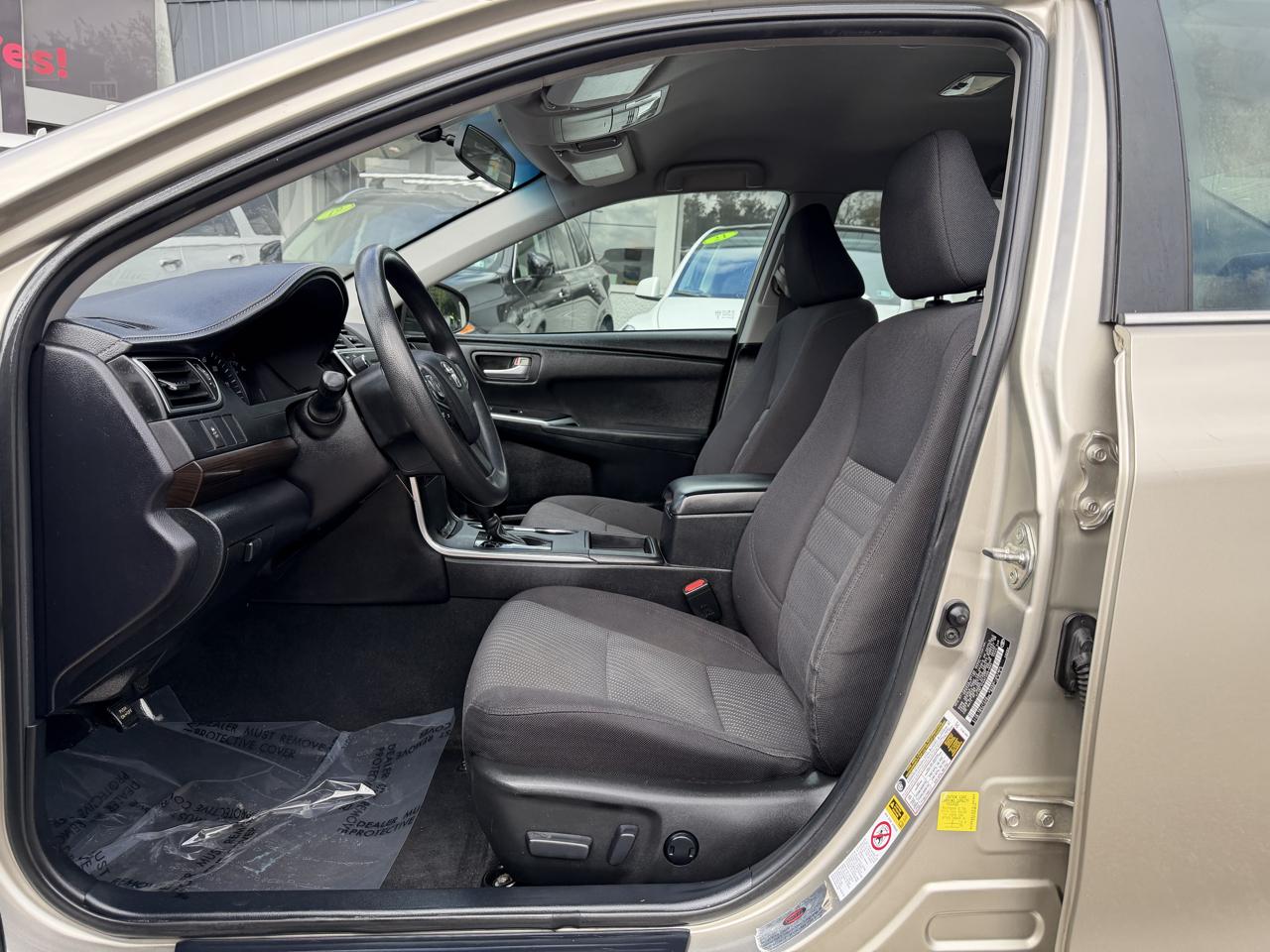 Toyota Camry 4dr Sdn I4 Auto XLE (Natl) 2015