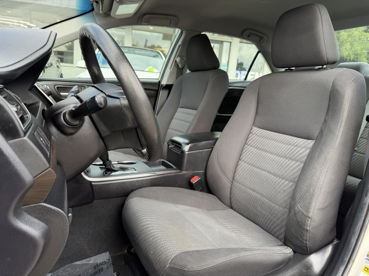 Toyota Camry 4dr Sdn I4 Auto XLE (Natl) 2015