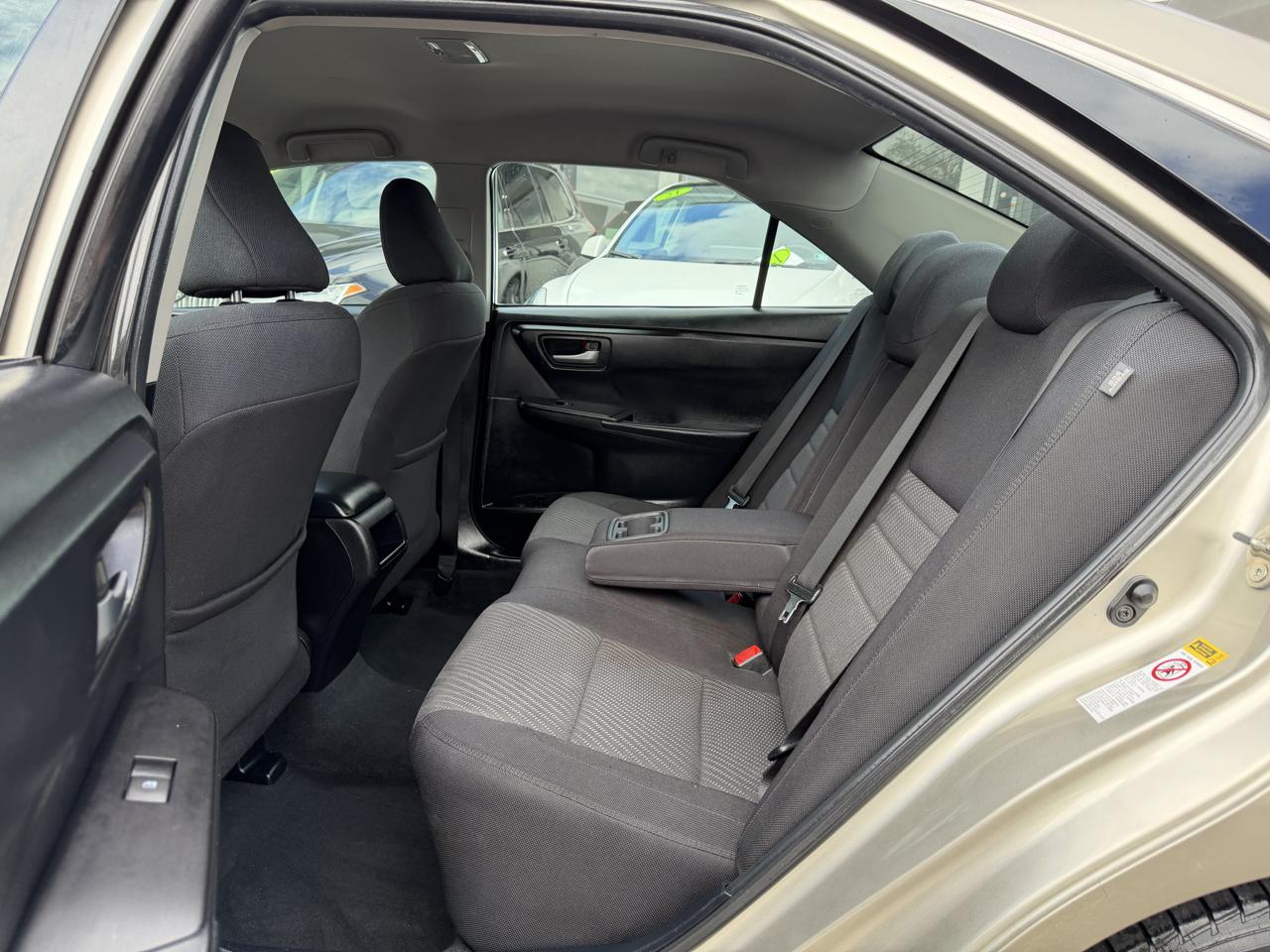 Toyota Camry 4dr Sdn I4 Auto XLE (Natl) 2015