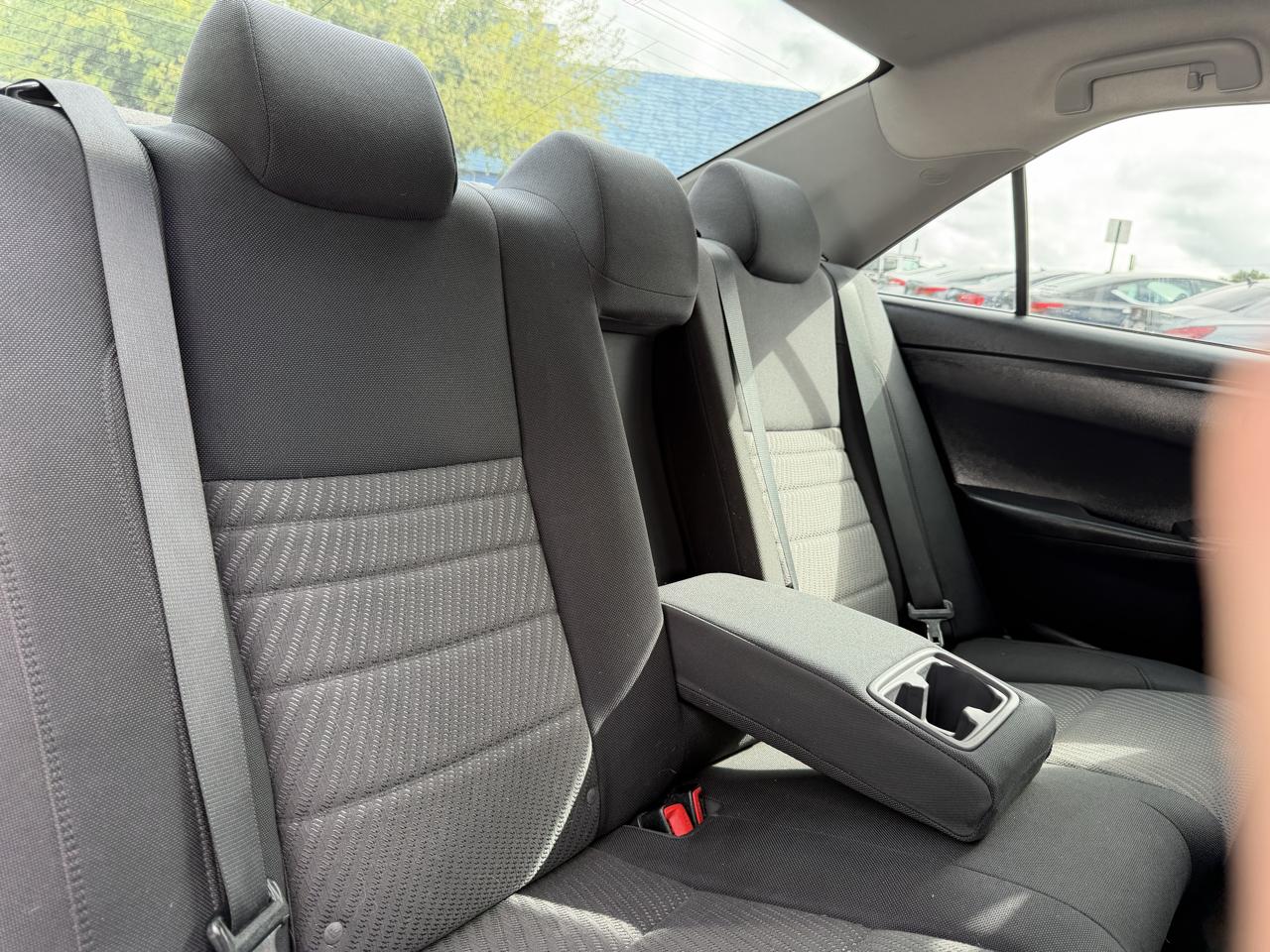 Toyota Camry 4dr Sdn I4 Auto XLE (Natl) 2015