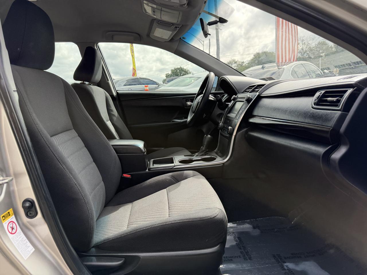 Toyota Camry 4dr Sdn I4 Auto XLE (Natl) 2015