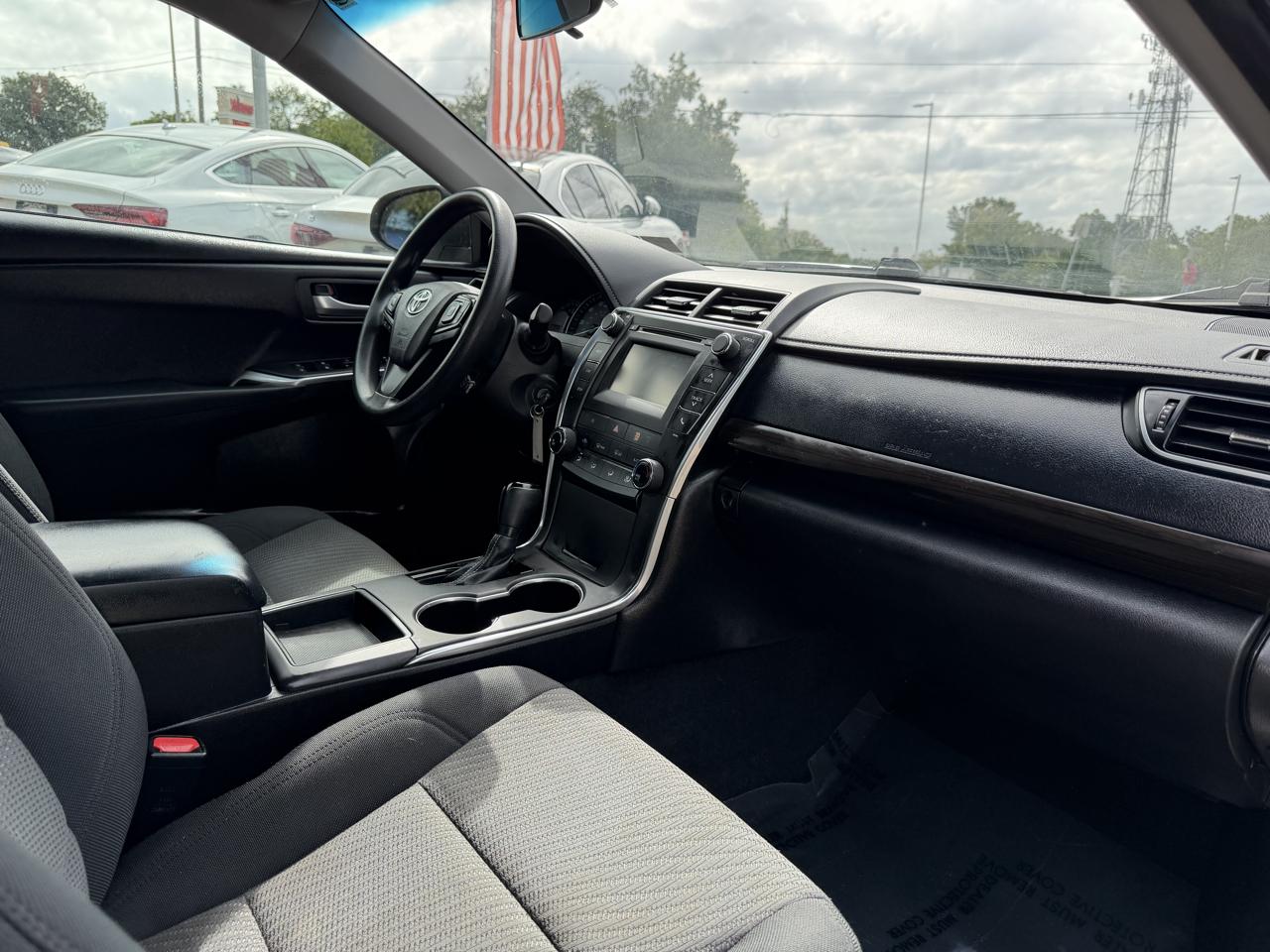 Toyota Camry 4dr Sdn I4 Auto XLE (Natl) 2015