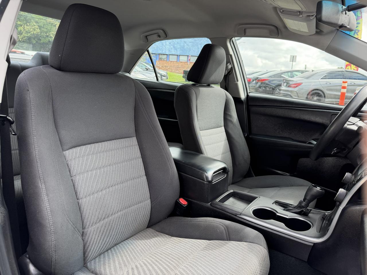 Toyota Camry 4dr Sdn I4 Auto XLE (Natl) 2015