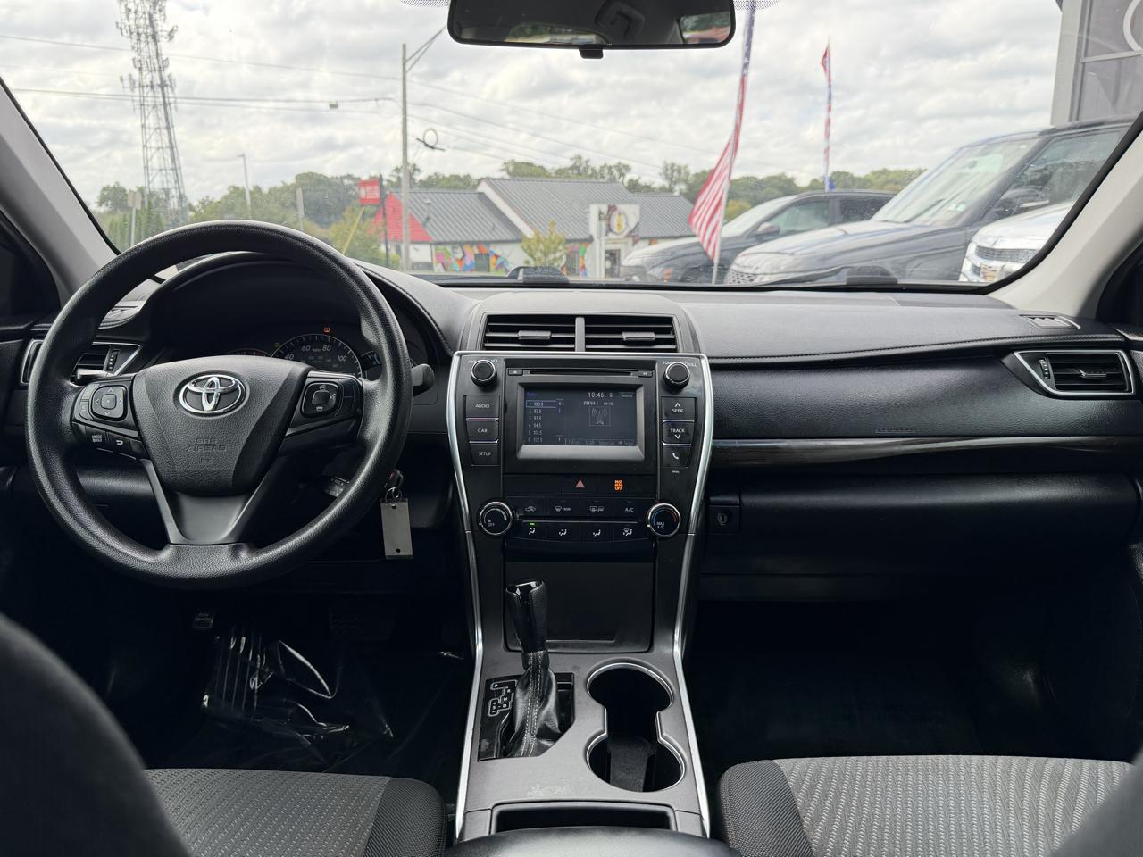 Toyota Camry 4dr Sdn I4 Auto XLE (Natl) 2015