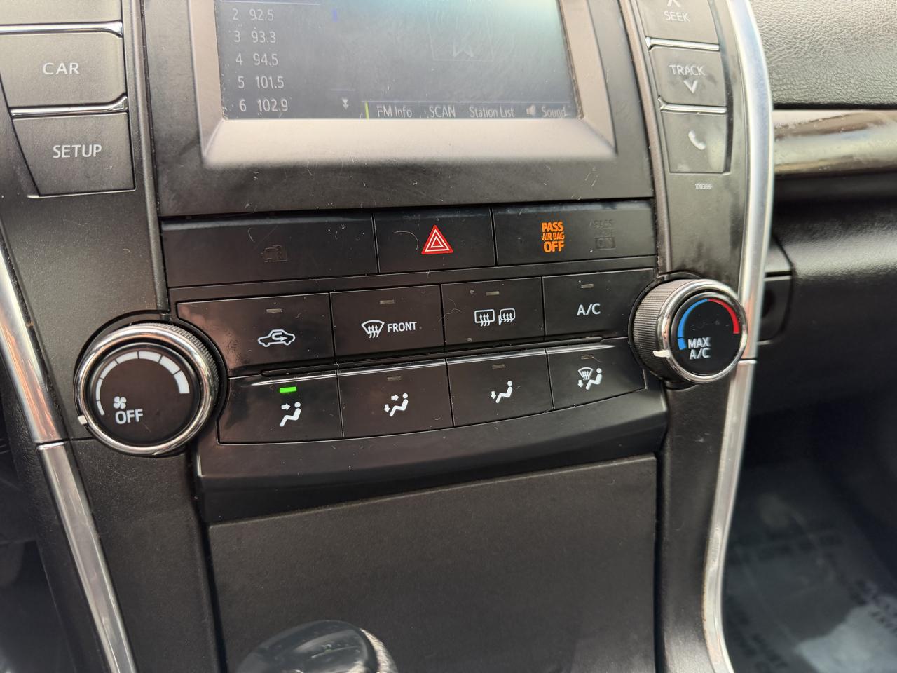 Toyota Camry 4dr Sdn I4 Auto XLE (Natl) 2015