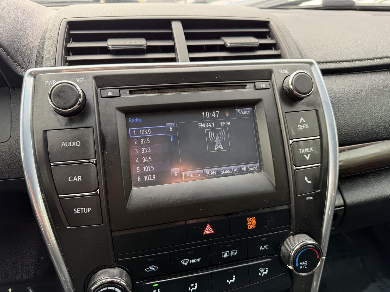 Toyota Camry 4dr Sdn I4 Auto XLE (Natl) 2015