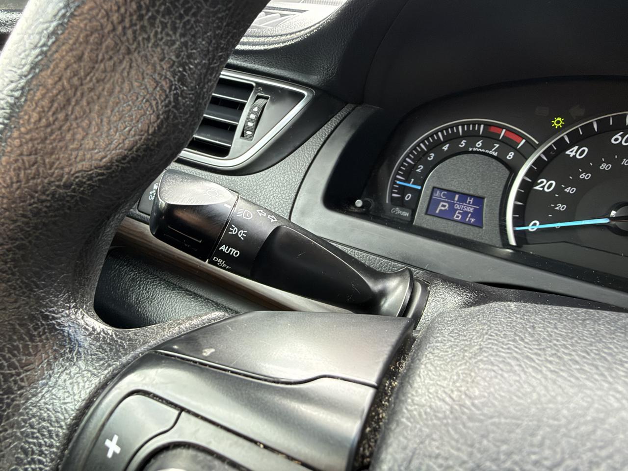 Toyota Camry 4dr Sdn I4 Auto XLE (Natl) 2015
