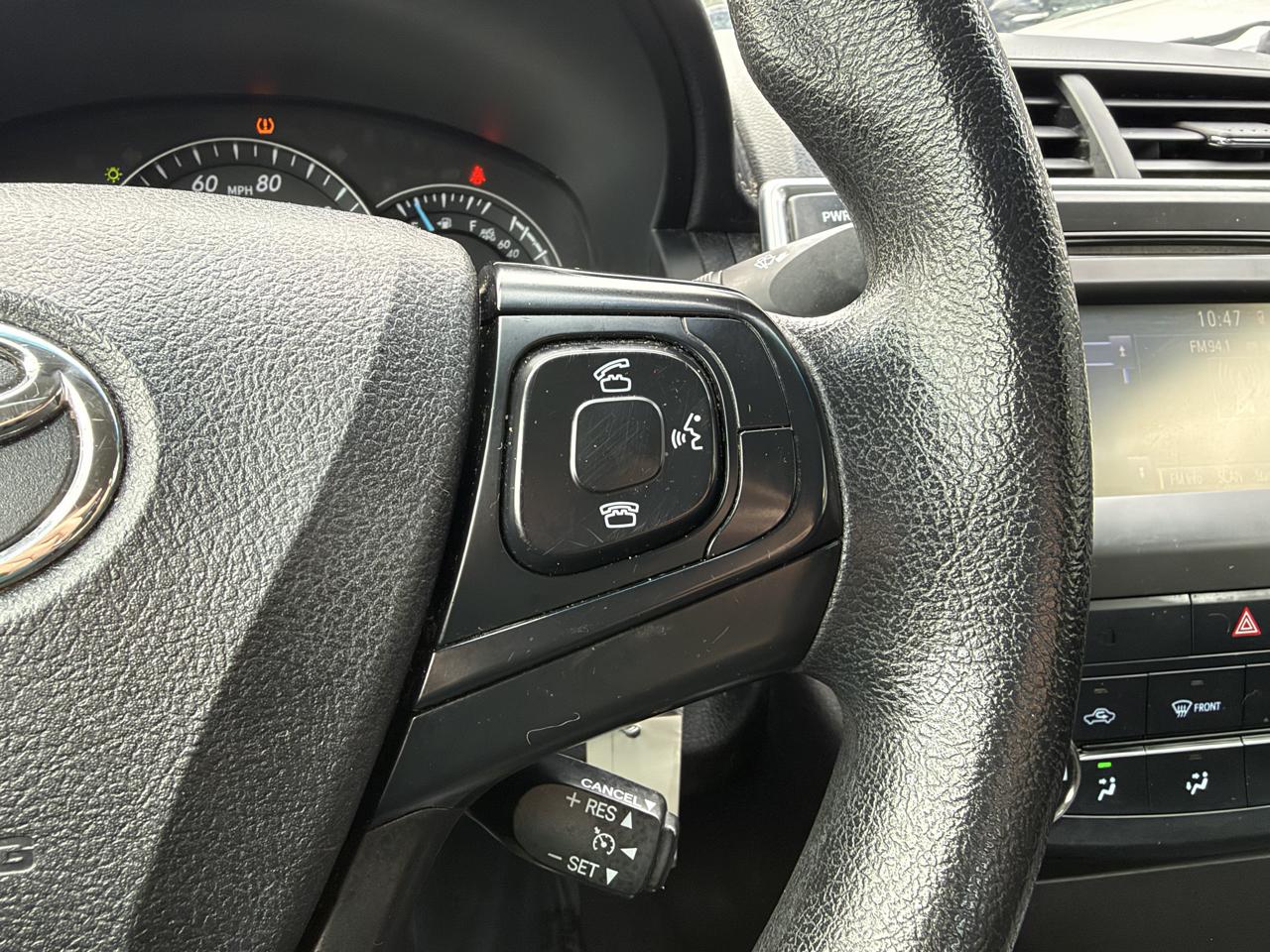 Toyota Camry 4dr Sdn I4 Auto XLE (Natl) 2015
