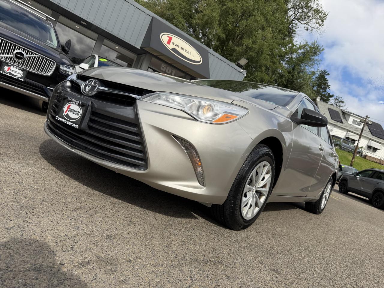 Toyota Camry 4dr Sdn I4 Auto XLE (Natl) 2015
