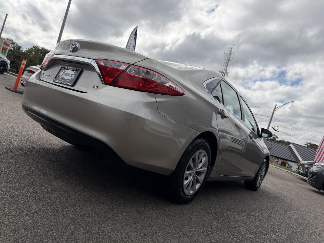 Toyota Camry 4dr Sdn I4 Auto XLE (Natl) 2015