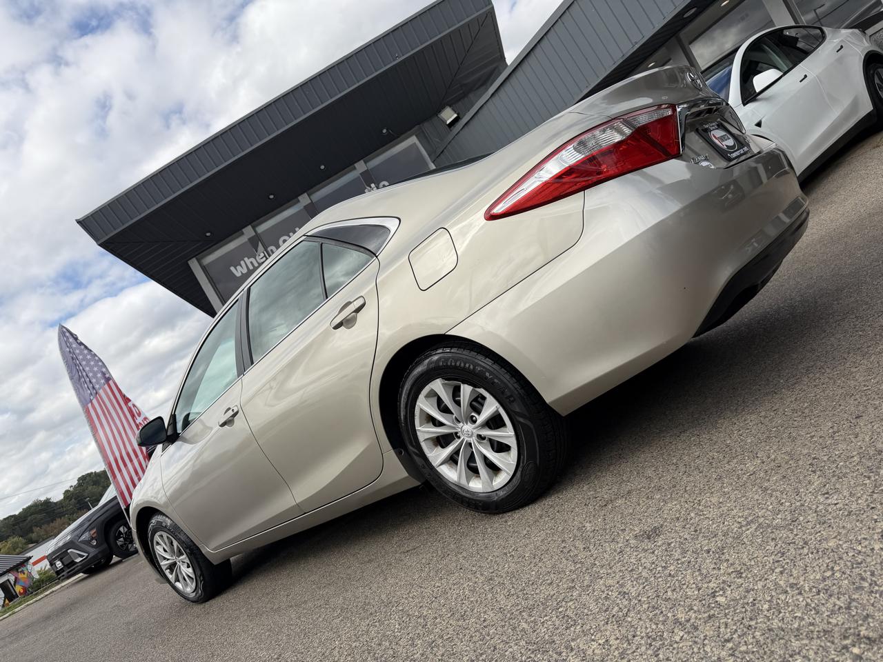 Toyota Camry 4dr Sdn I4 Auto XLE (Natl) 2015