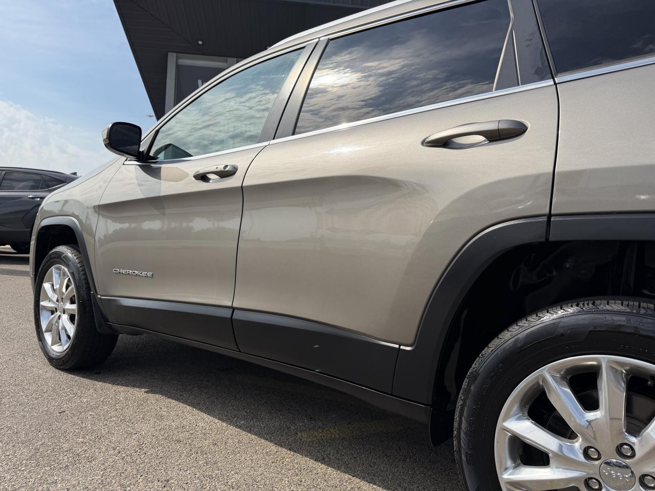Jeep Cherokee 4WD 4dr Limited 2016
