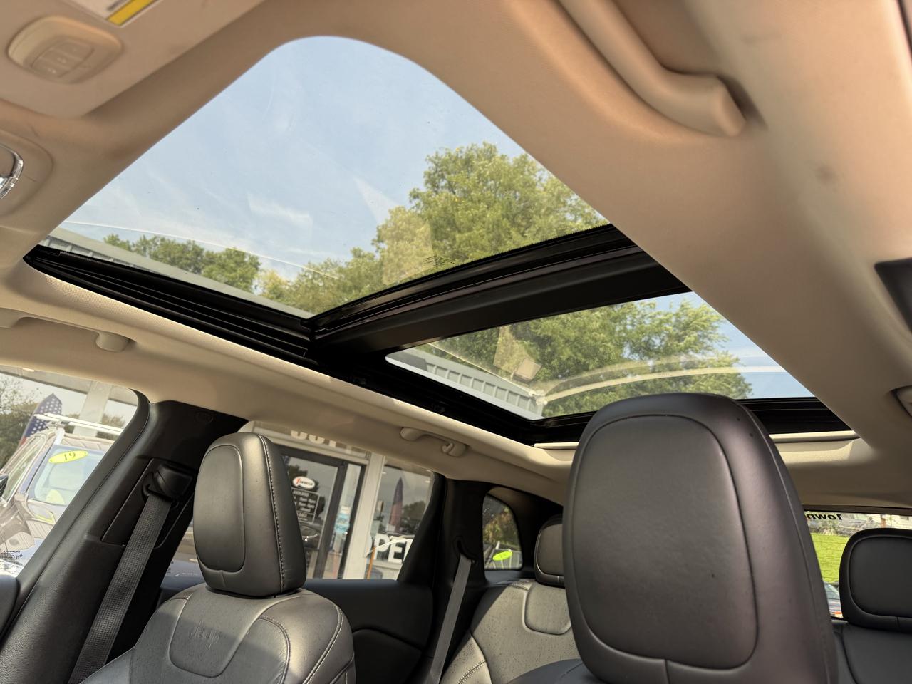 Jeep Cherokee 4WD 4dr Limited 2016