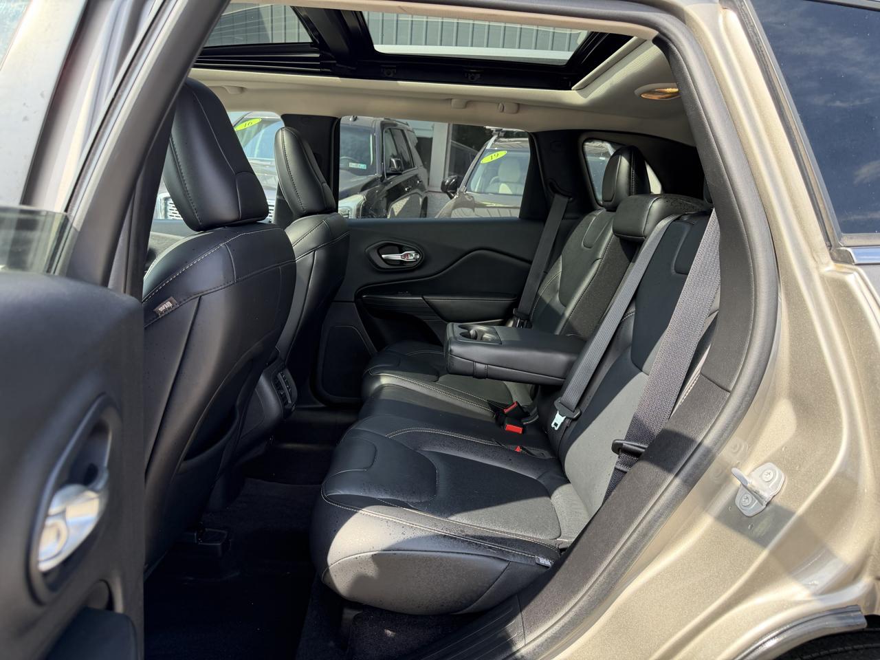 Jeep Cherokee 4WD 4dr Limited 2016