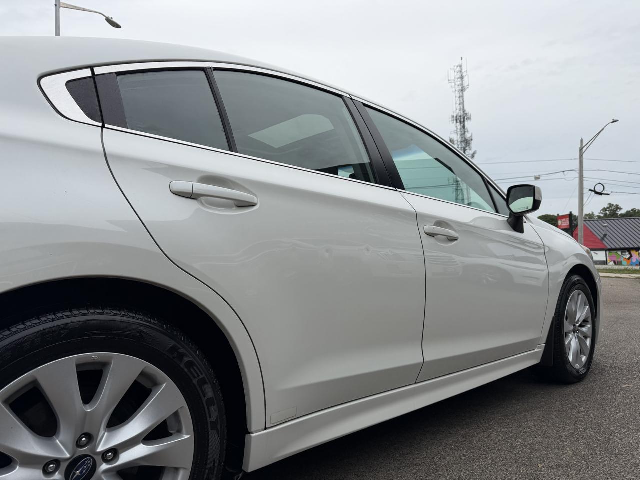 Subaru Legacy 4dr Sdn 2.5i Premium PZEV 2015