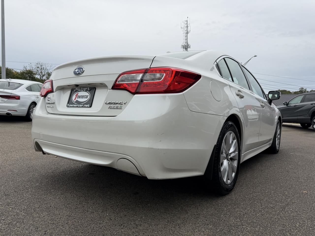 Subaru Legacy 4dr Sdn 2.5i Premium PZEV 2015