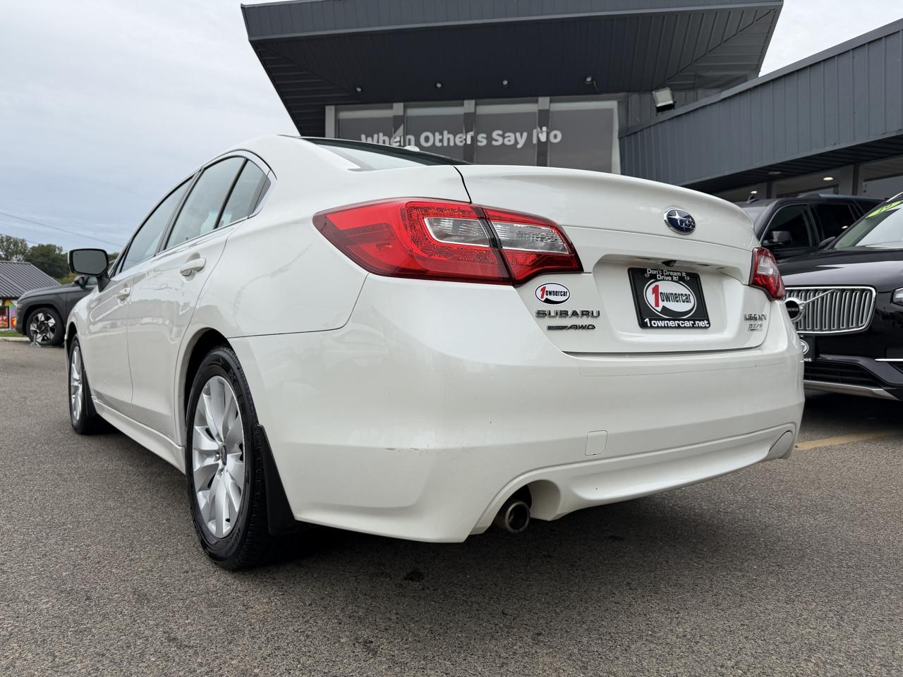 Subaru Legacy 4dr Sdn 2.5i Premium PZEV 2015