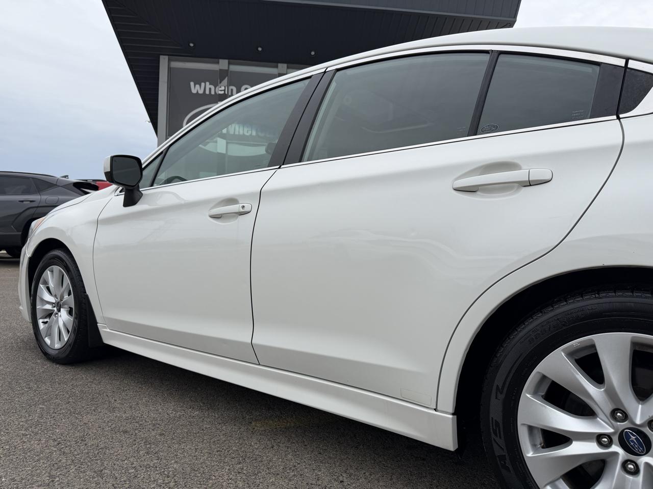 Subaru Legacy 4dr Sdn 2.5i Premium PZEV 2015