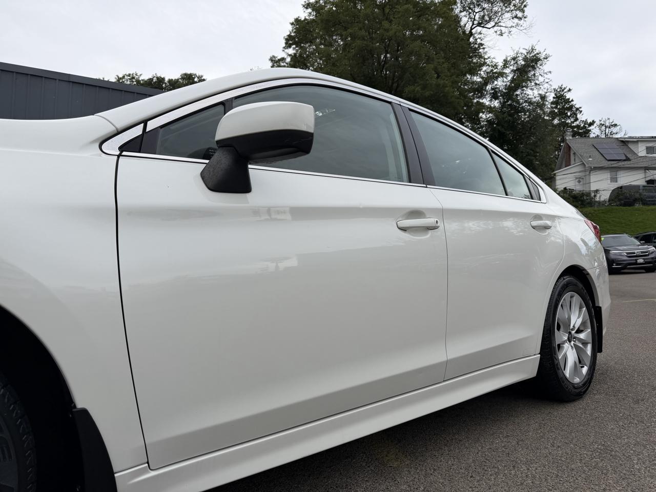 Subaru Legacy 4dr Sdn 2.5i Premium PZEV 2015