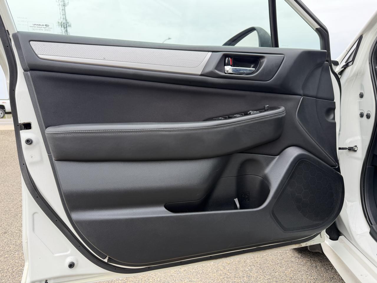 Subaru Legacy 4dr Sdn 2.5i Premium PZEV 2015