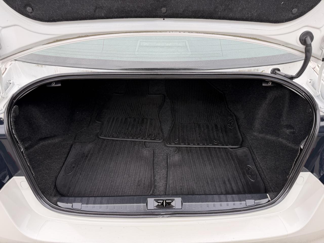 Subaru Legacy 4dr Sdn 2.5i Premium PZEV 2015