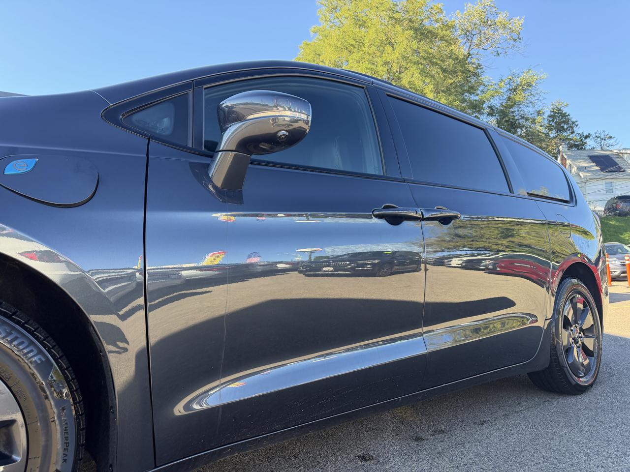 Chrysler Pacifica Hybrid Limited FWD 2020