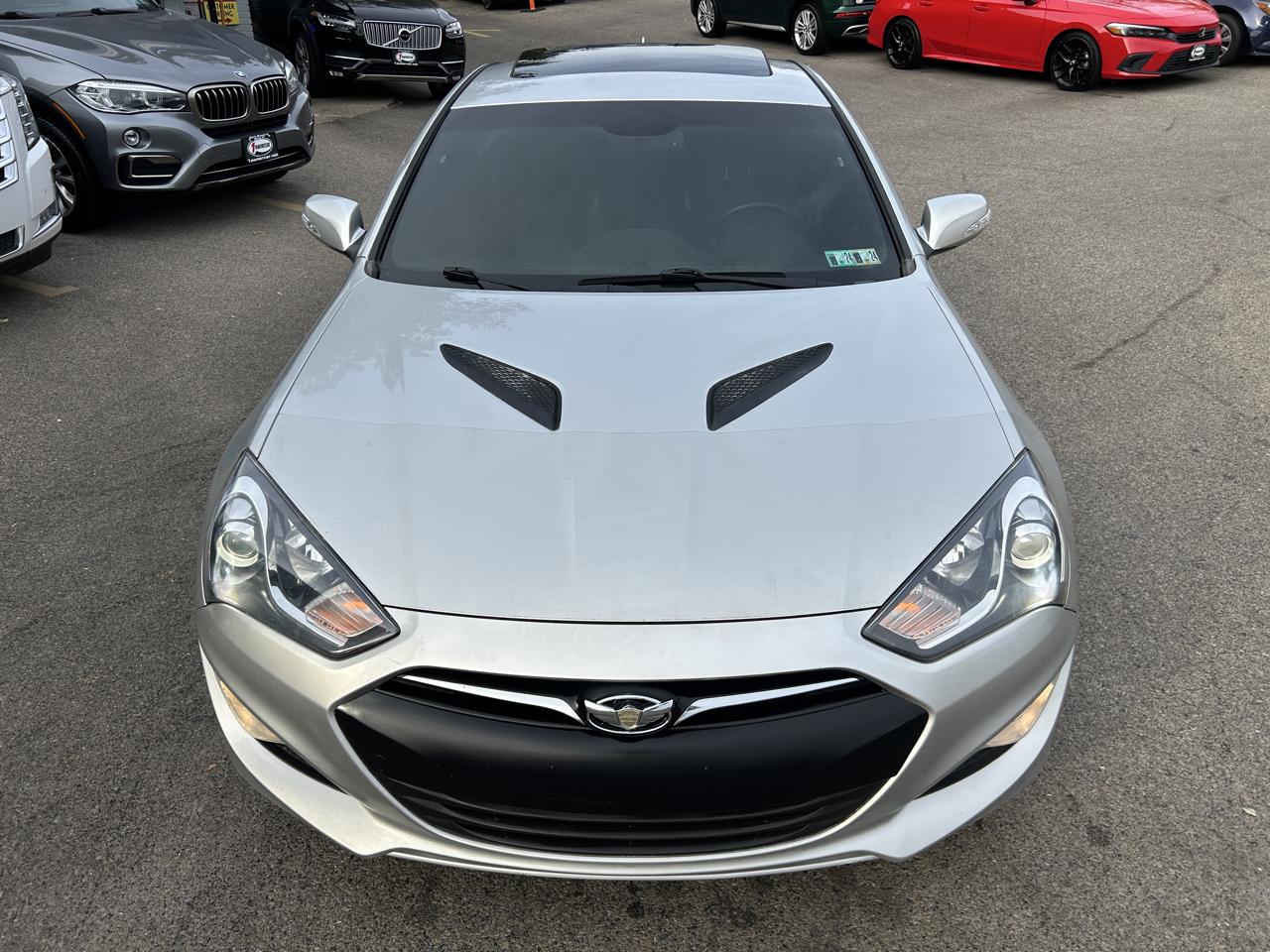 Hyundai Genesis Coupe 2dr V6 3.8L Auto Track 2013