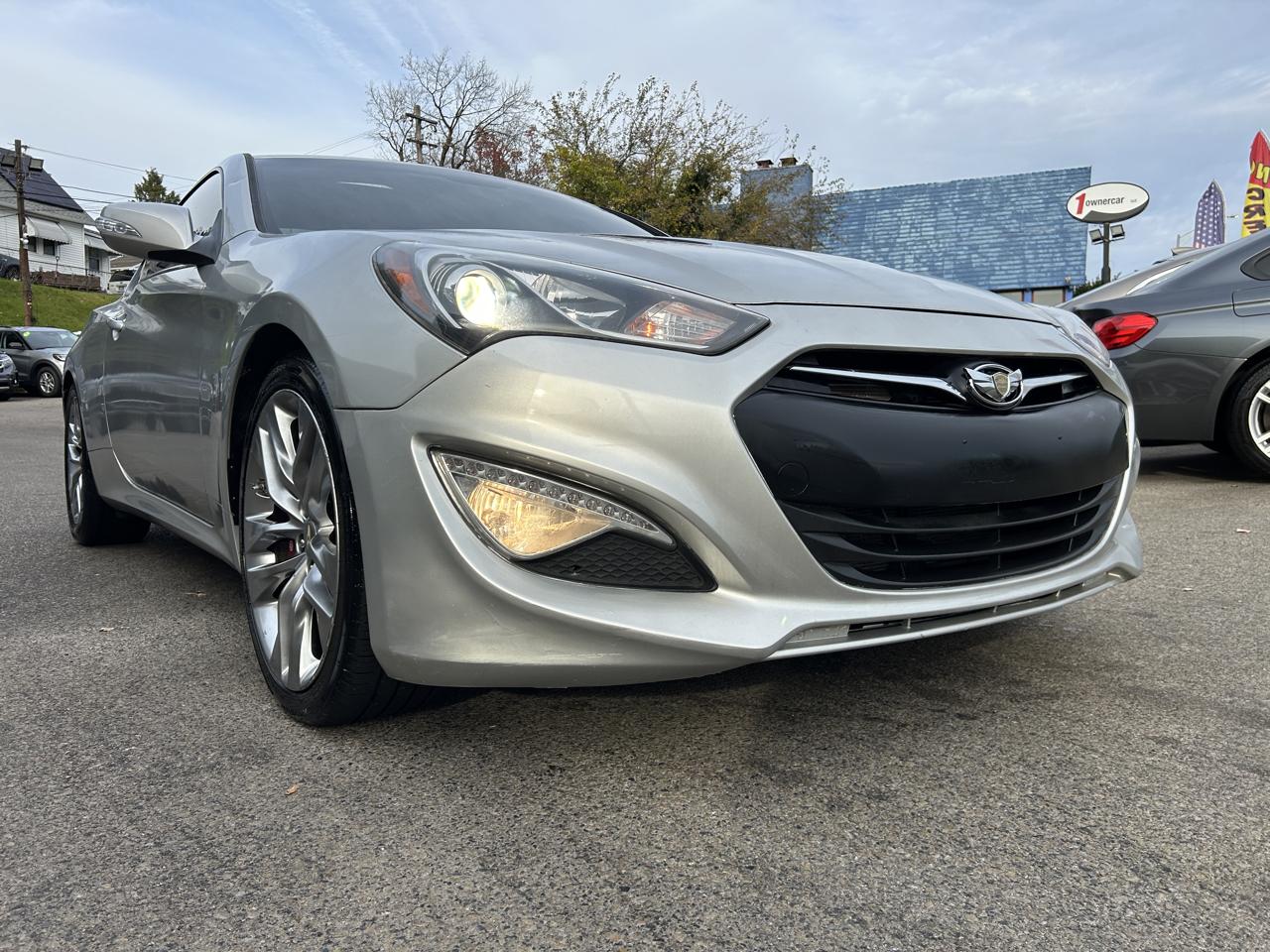 Hyundai Genesis Coupe 2dr V6 3.8L Auto Track 2013